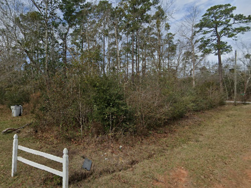 N 5th Ave, Milton, FL 32583