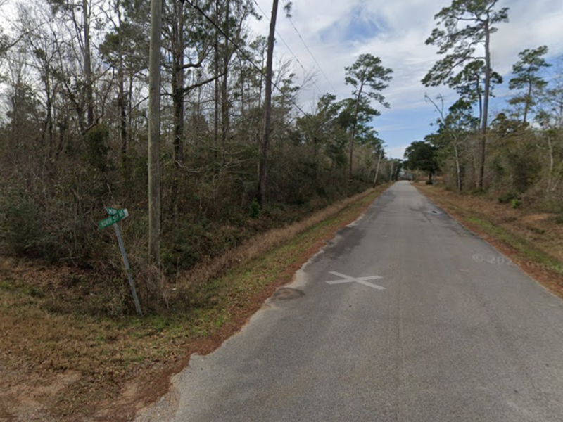 Del Monte St, Milton, FL 32583
